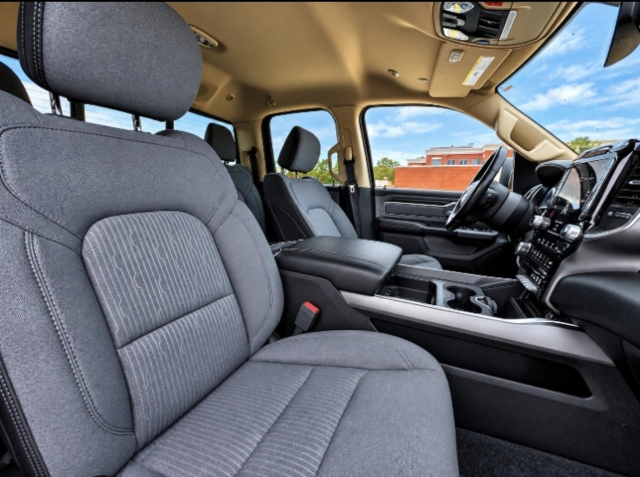 RAM 1500 Big Horn Quad Cab 4WD 2020