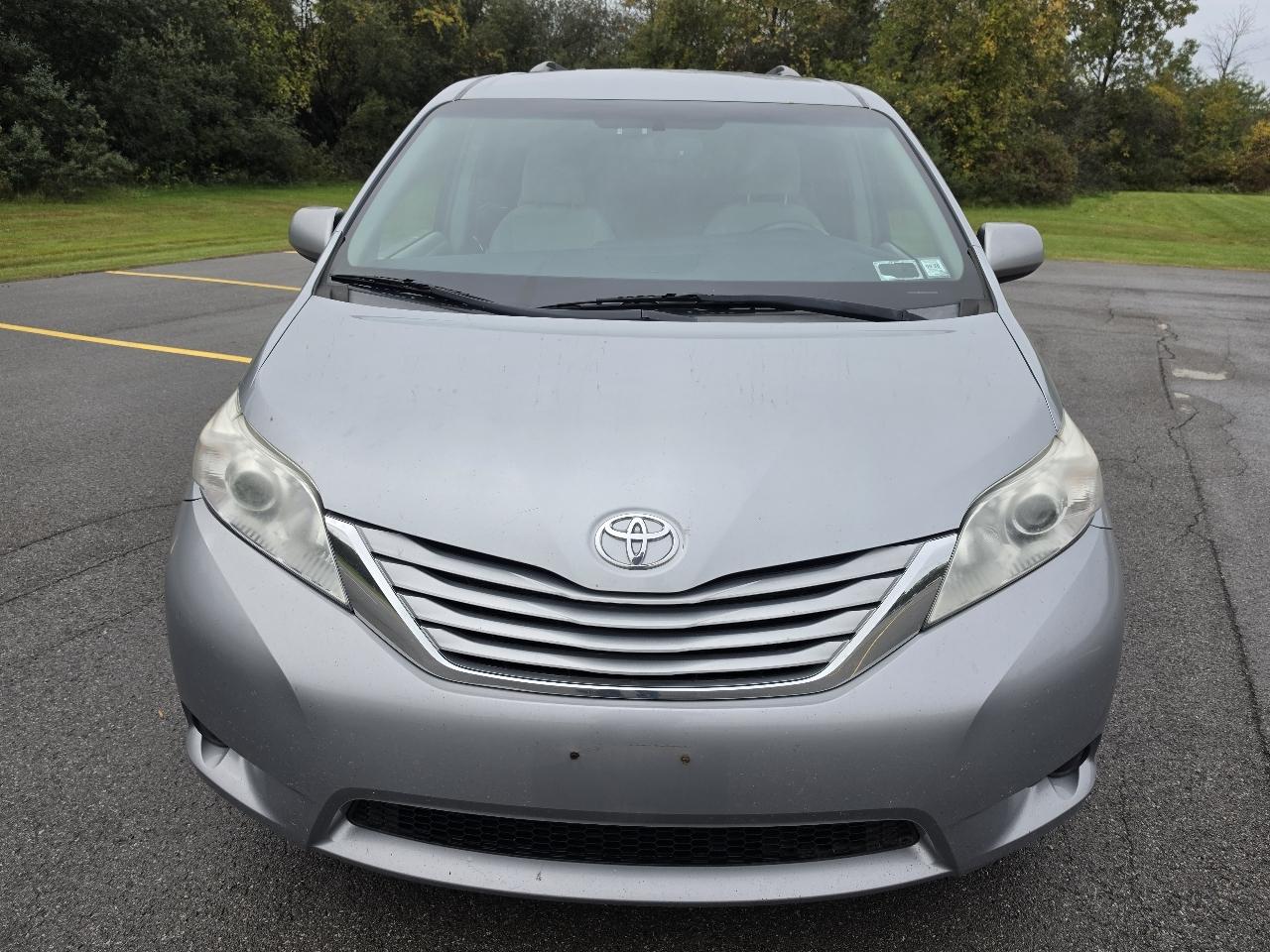 Toyota Sienna LE 7-Passenger AWD 2017