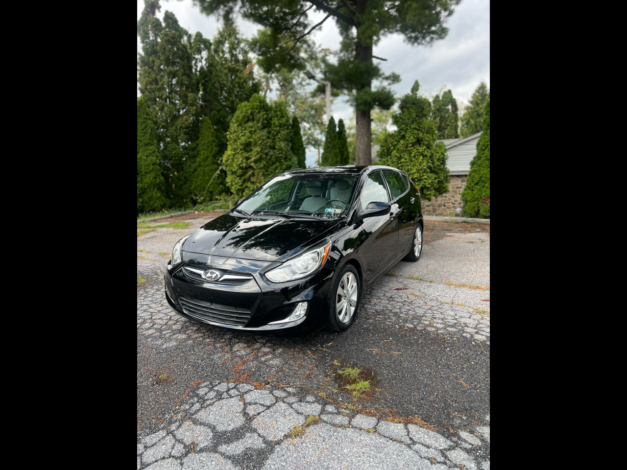 2012 Hyundai Accent SE 5-Door