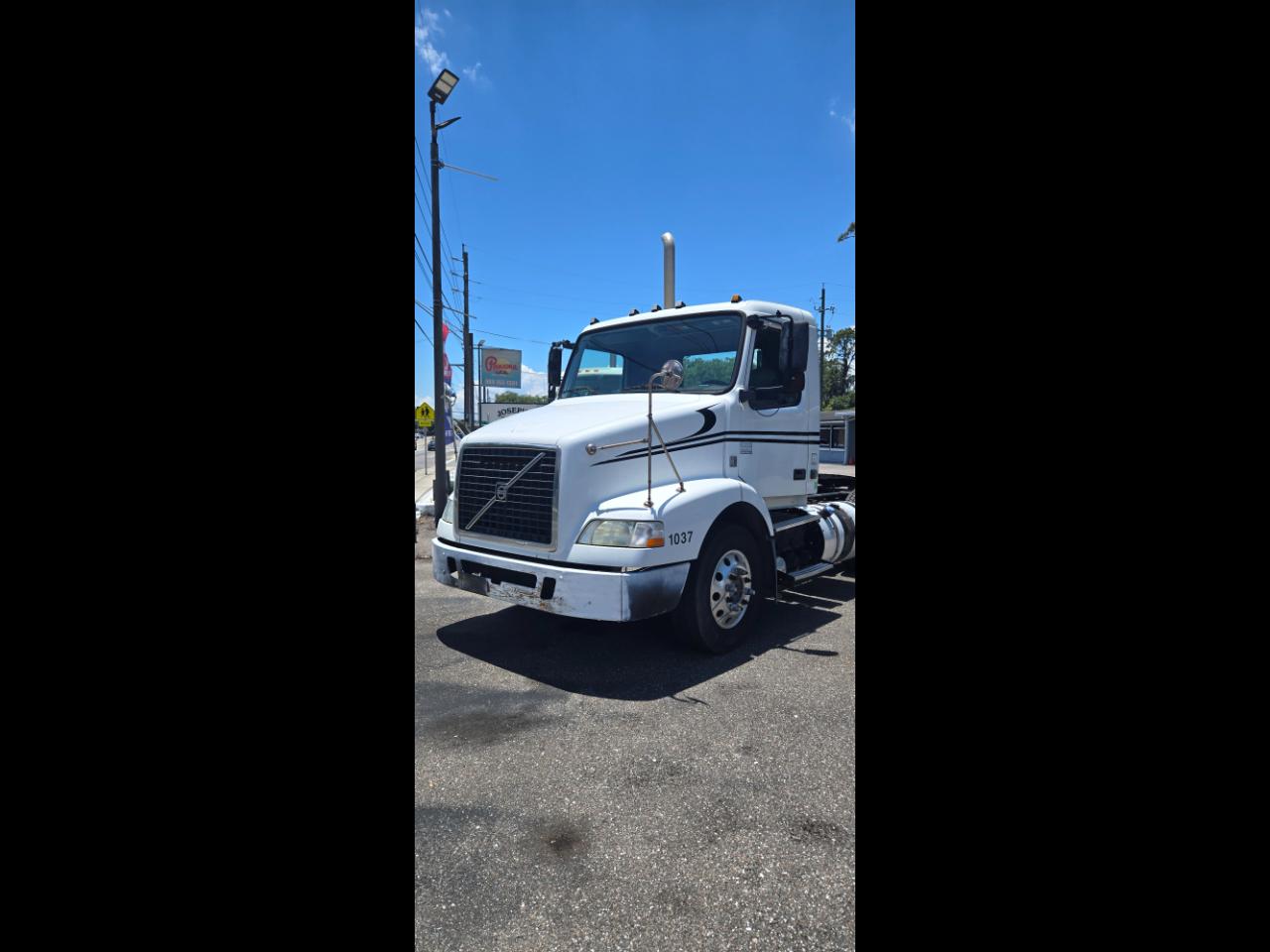 2011 Volvo VNM 