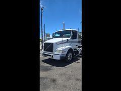 2011 Volvo VNM 