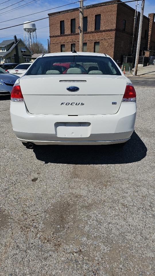 Ford Focus SE Sedan 2010
