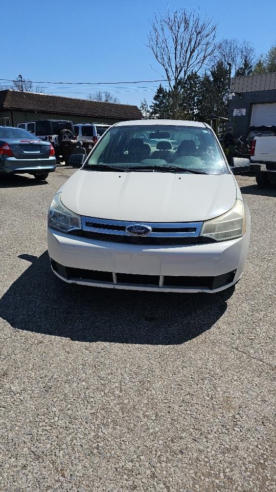 Ford Focus SE Sedan 2010