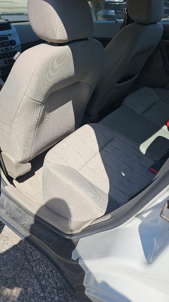 Ford Focus SE Sedan 2010
