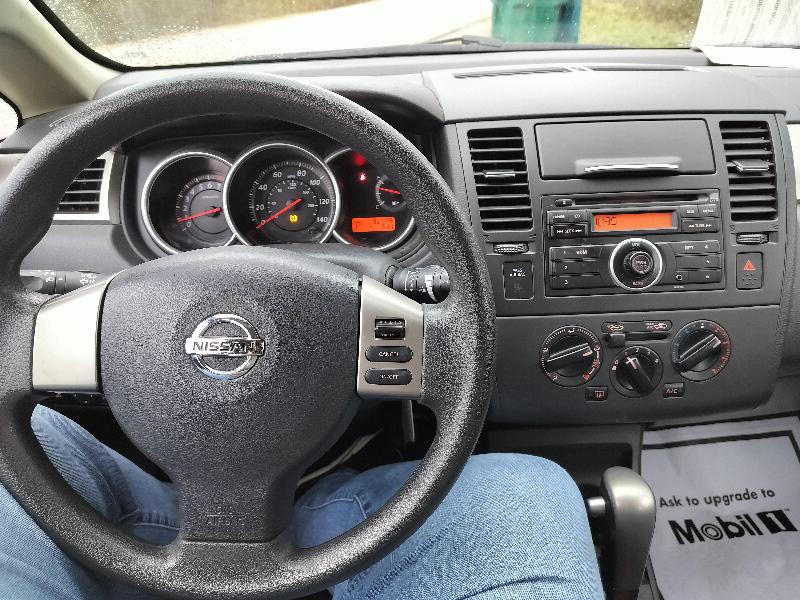 Nissan Versa 1.8 S Hatchback 2012