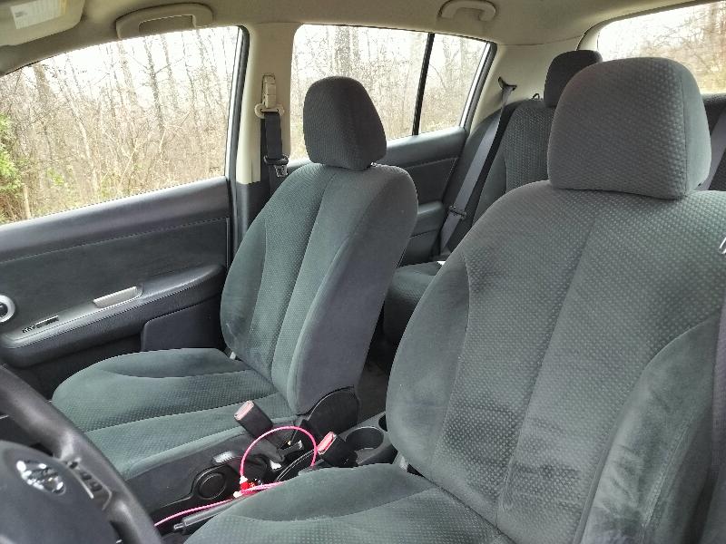 Nissan Versa 1.8 S Hatchback 2012