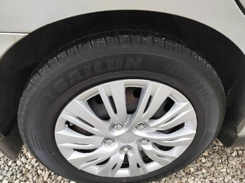 Nissan Versa 1.8 S Hatchback 2012