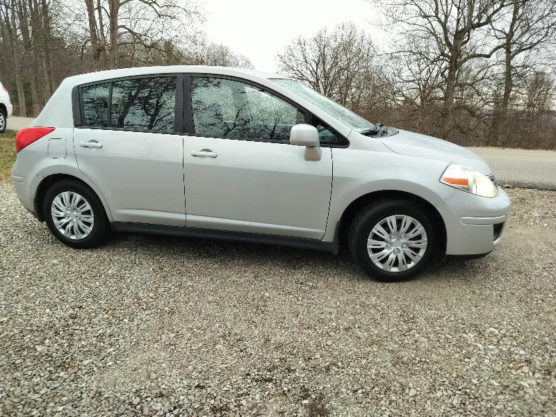 Nissan Versa 1.8 S Hatchback 2012