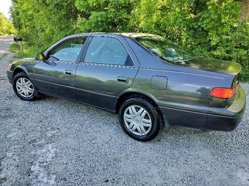 Toyota Camry LE 2000