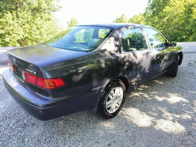 Toyota Camry LE 2000