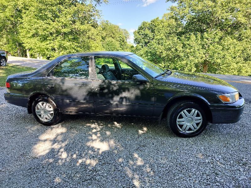 Toyota Camry LE 2000