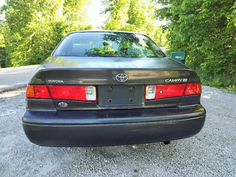 Toyota Camry LE 2000
