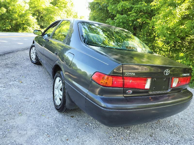 Toyota Camry LE 2000