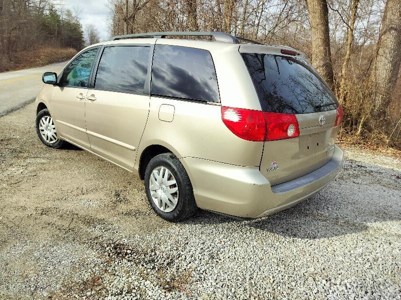 Toyota Sienna LE 7-Passenger 2006