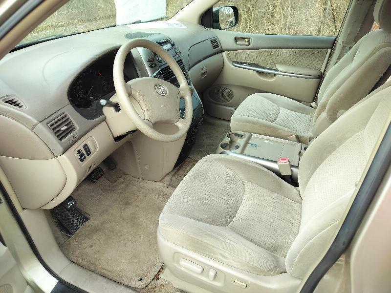Toyota Sienna LE 7-Passenger 2006