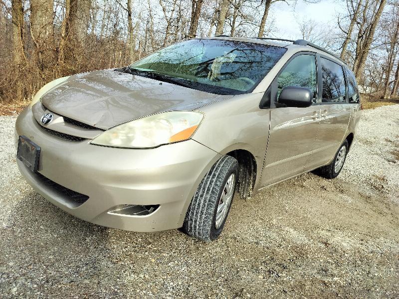 Toyota Sienna LE 7-Passenger 2006