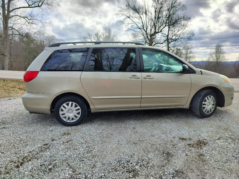 Toyota Sienna LE 7-Passenger 2006