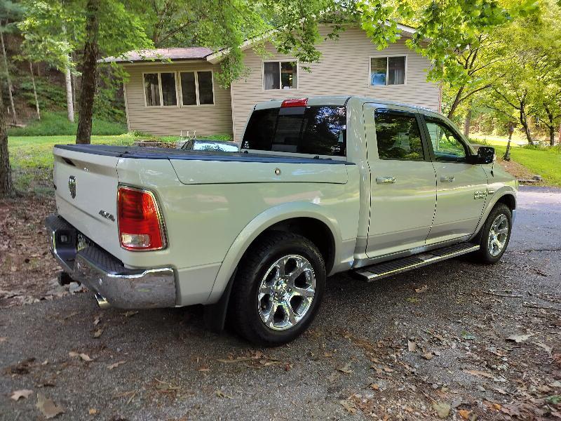 RAM 1500 Laramie Crew Cab SWB 4WD 2017