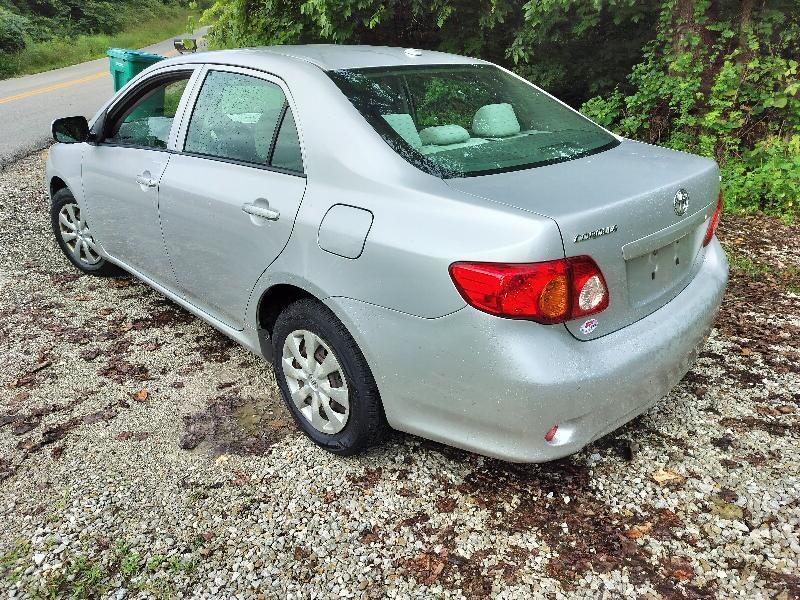 Toyota Corolla LE 4D Sedan at 2009