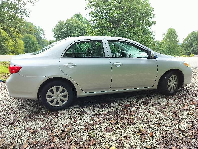 Toyota Corolla LE 4D Sedan at 2009