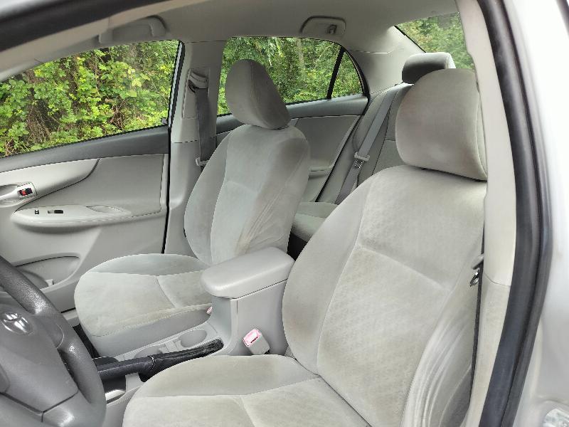 Toyota Corolla LE 4D Sedan at 2009