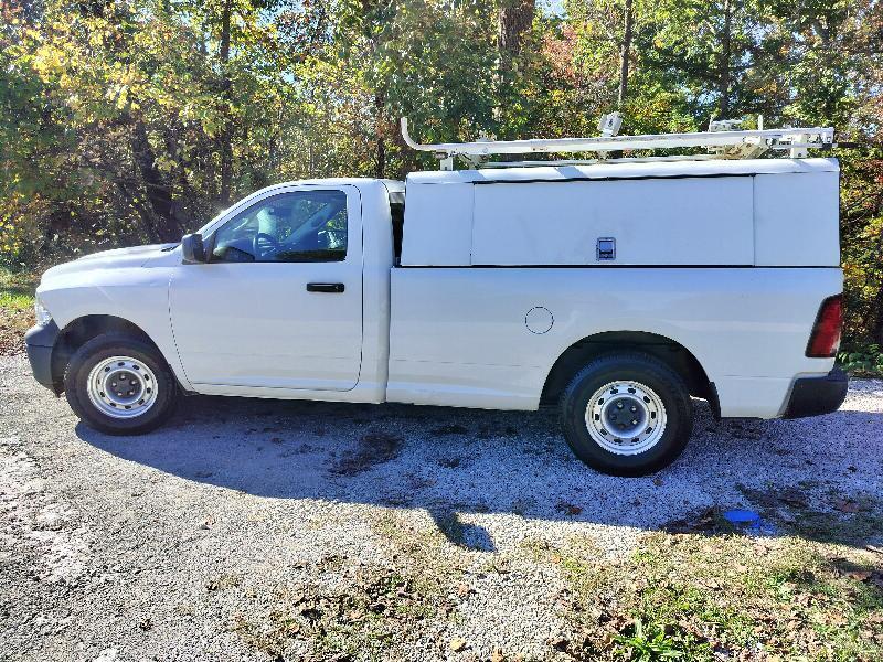 RAM 1500 4WD Reg Cab 120.5" ST 2012