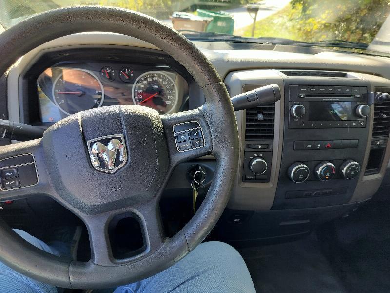RAM 1500 4WD Reg Cab 120.5" ST 2012
