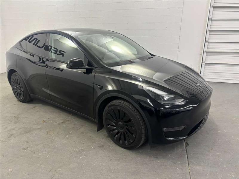 Tesla Model Y  2023