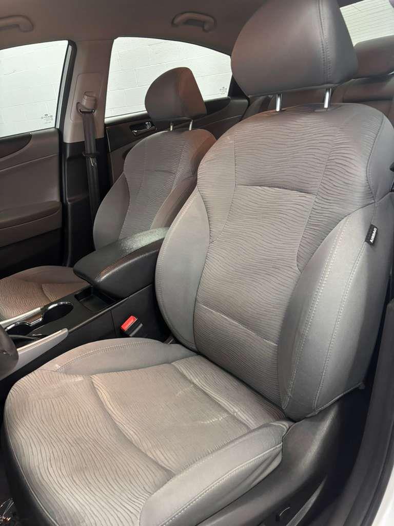 Hyundai Sonata Hybrid Sedan 2012