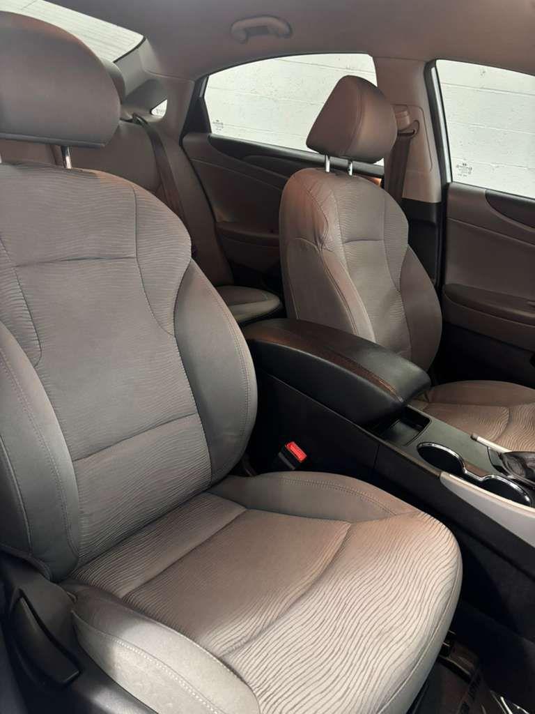 Hyundai Sonata Hybrid Sedan 2012