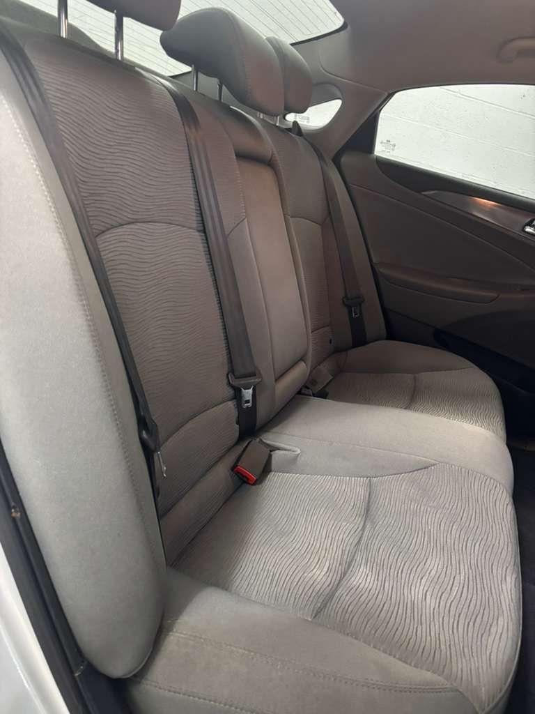 Hyundai Sonata Hybrid Sedan 2012