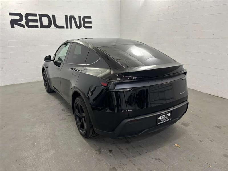 Tesla Model Y  2026