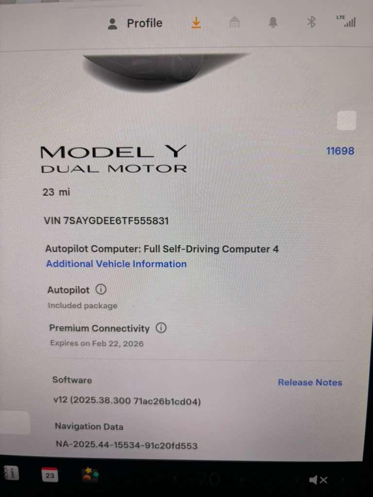 Tesla Model Y  2026