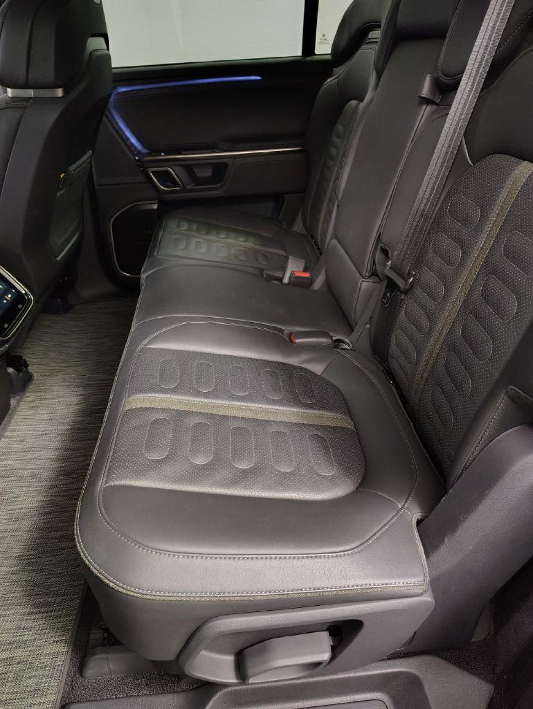 Rivian R1S Adventure 2023