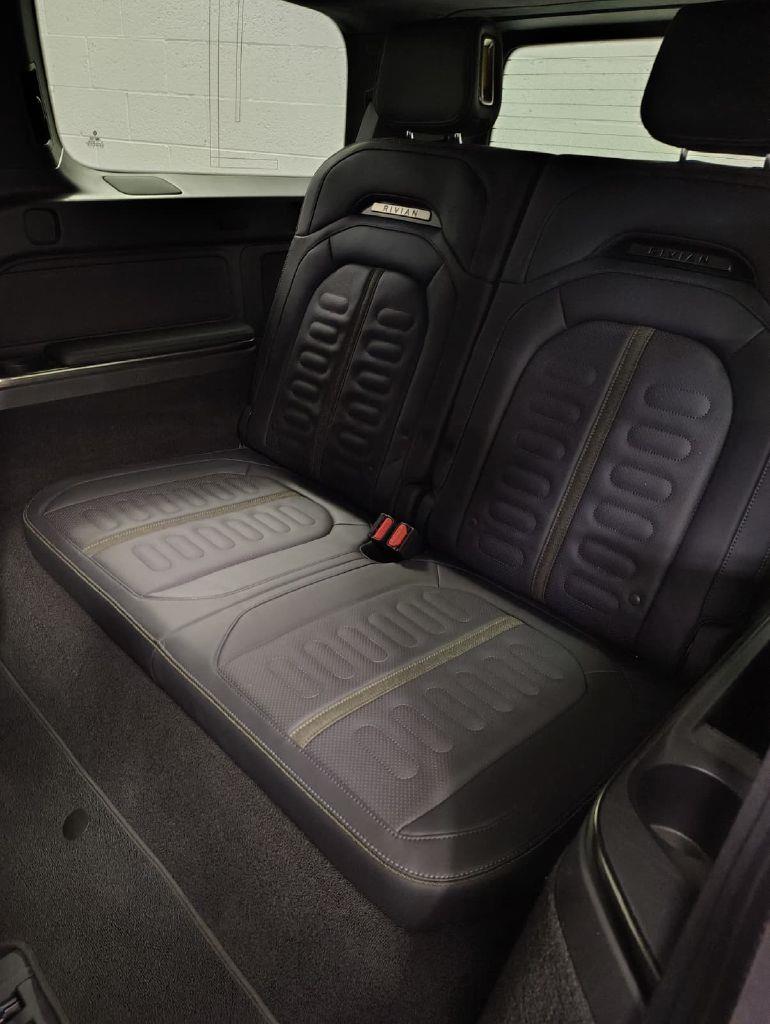 Rivian R1S Adventure 2023