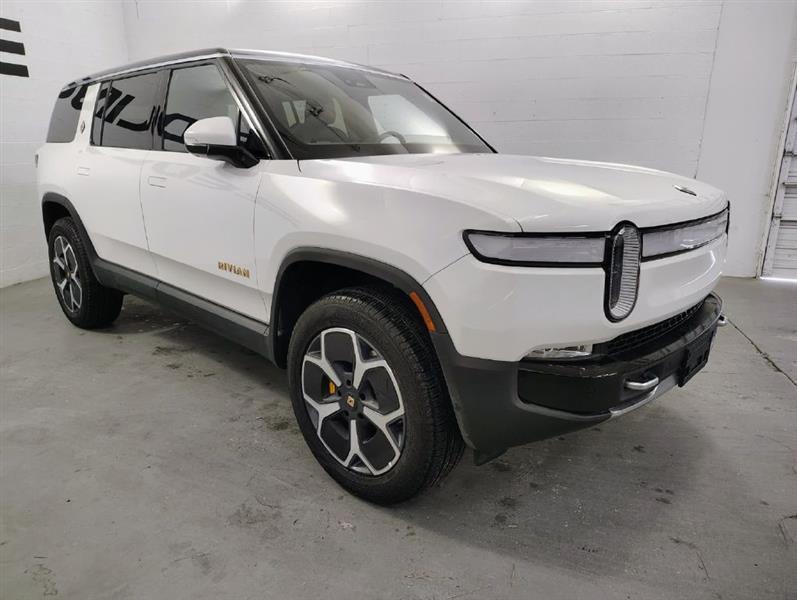 Rivian R1S Adventure 2024