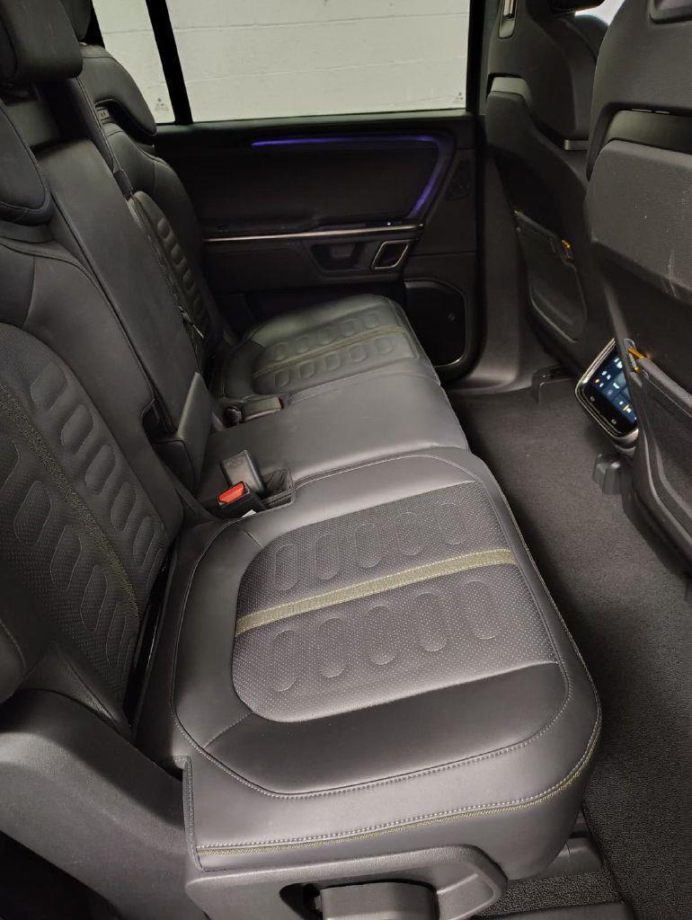 Rivian R1S Adventure 2024