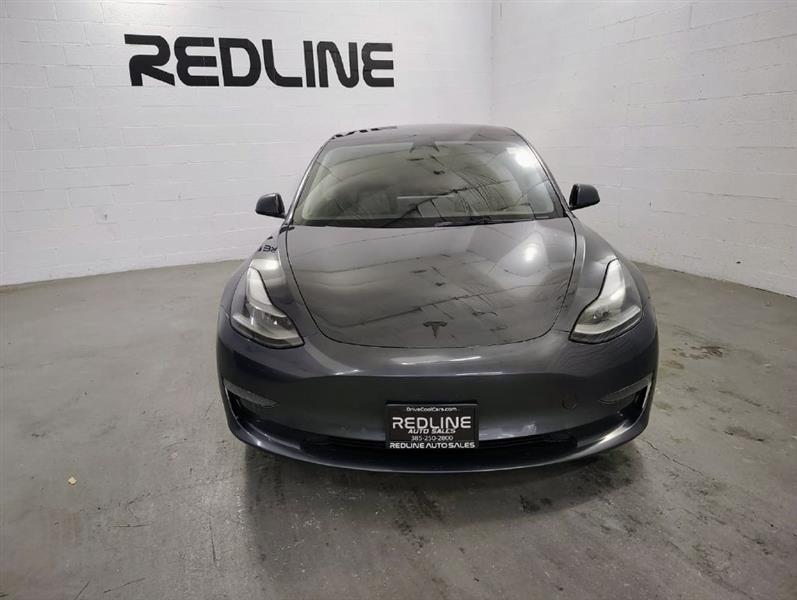 Tesla Model 3  2022