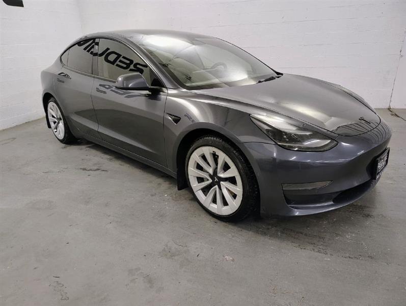 Tesla Model 3  2022
