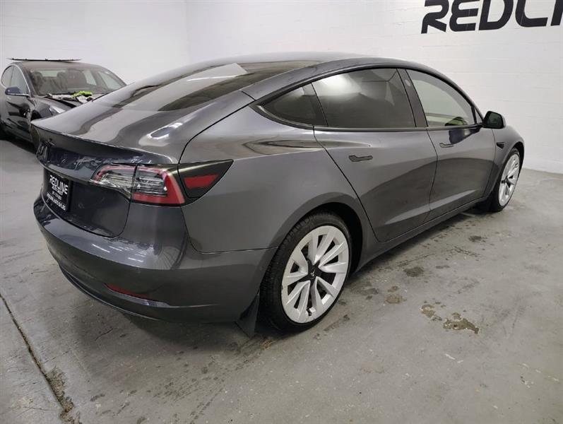 Tesla Model 3  2022
