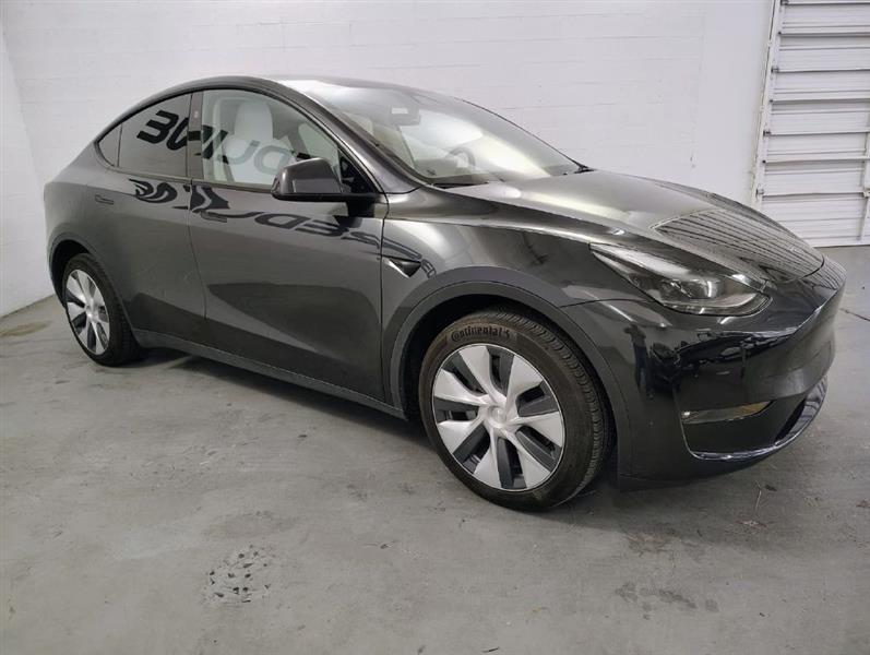 Tesla Model Y Long Range 2024