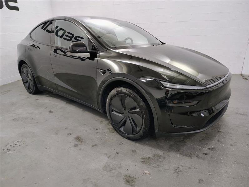 Tesla Model Y  2026