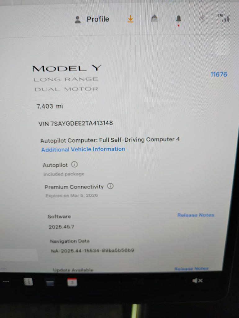 Tesla Model Y  2026