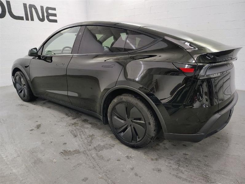 Tesla Model Y  2026