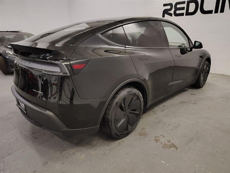 Tesla Model Y  2026