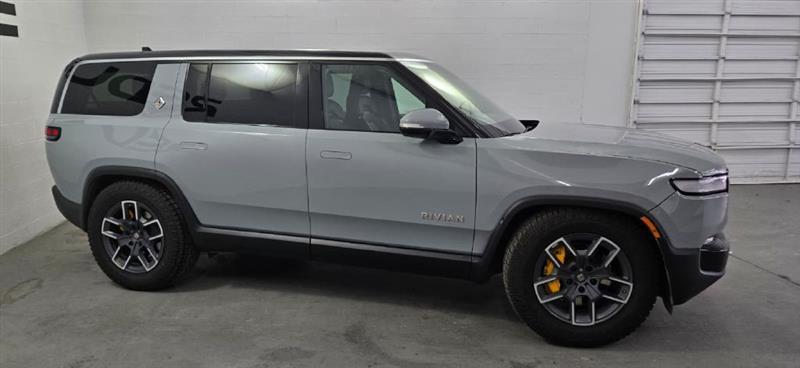 Rivian R1S Adventure 2023