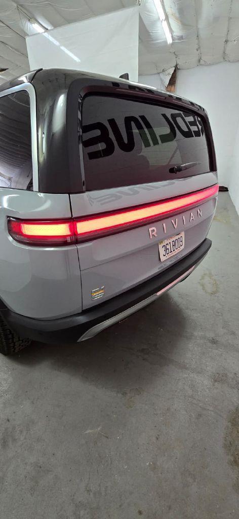 Rivian R1S Adventure 2023