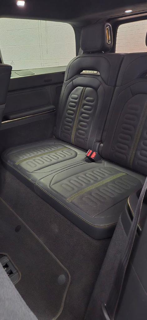 Rivian R1S Adventure 2023