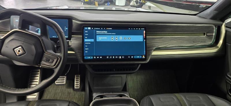 Rivian R1S Adventure 2023