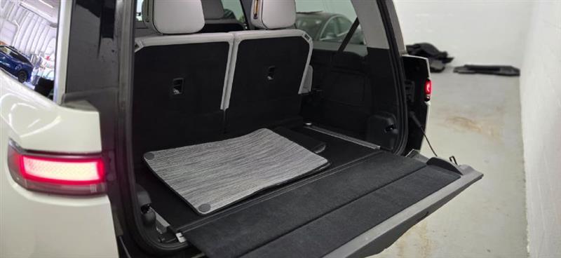 Rivian R1S Adventure 2023